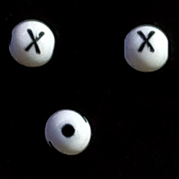 Plastový korálek Ø 8mm s písmenem X